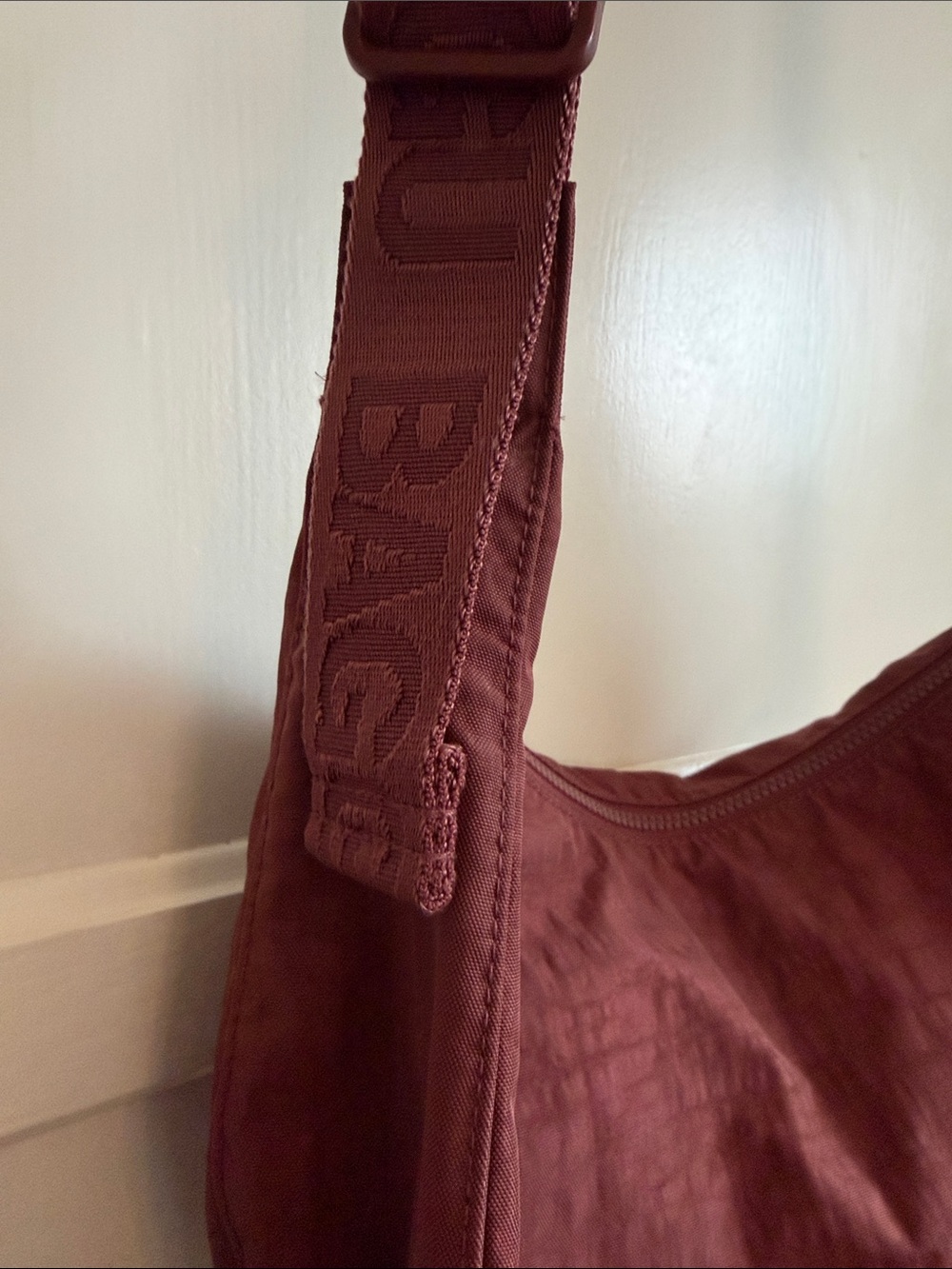 BAGGU Medium Nylon Crossbody Bag Mahogany - Picture 3 of 8